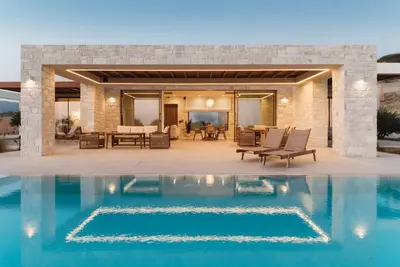 Image de Beachfront Brand New Villa