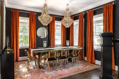 Image de A Duplex Experience that allows for separate spaces with the flexibility of a hive community!