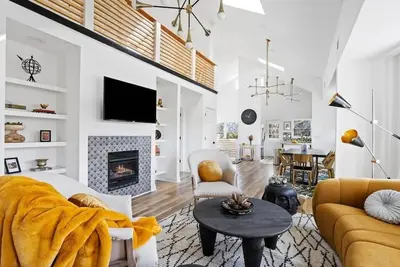 Image de Expansive 1800 sq ft 3-bedroom, 3-bath upper unit