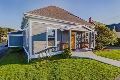 Image de Located in Northtown Arcata, The Yellow Doors \"A\"