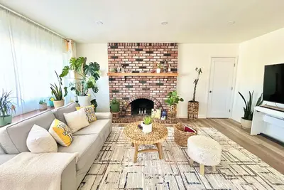 Image de Newly remodeled 1 story house with big backyard, near highway 52