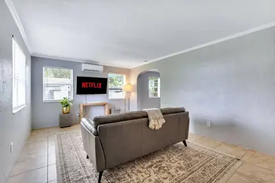 Image de Designer Furnished 2/1 In the Heart of Orlando