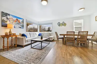 Image de ᨒ Hot Tub / Fire Pit / Game Lounge / Fenced Yard ᨒ