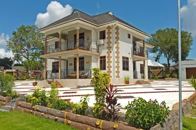 Immaculate 5-Bedroom Villa Garden in Dar es Salaam
