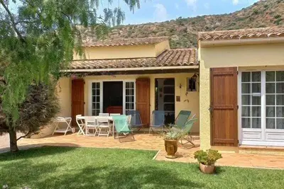 Image de À louer à Saint Clair, commune du Lavandou, maison provençale, pour 6 couchages.