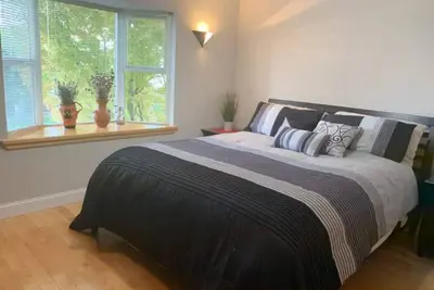 Image de New Remodel 2 Bedroom Ground Unit, Great Location