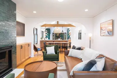 Image de Perch - Emerald Cottage: Your Luxurious Seattle Retreat