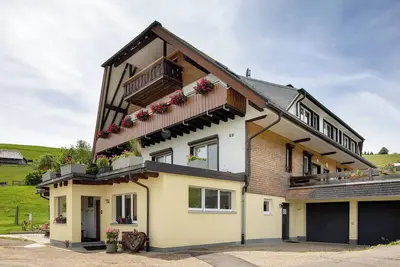 Image de Appartement 'Sport Rees - Ferienwohnung Stefanie' avec vue sur la montagne, terrasse et Wi-Fi