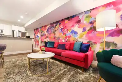 Image de ★ HostWise Stays ★ King Beds, Near Stadiums, Dining, Street Parking