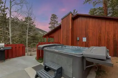 Image de Cabin 2- Two Br Cabin w/Hot Tub