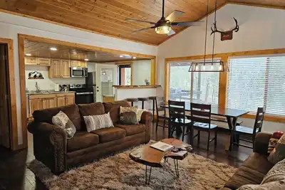 Image de Cabin 3- King Beds, full kitchen & laundry!