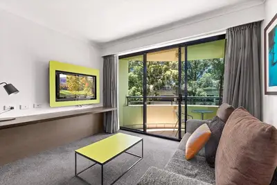 Image de Sleek 1-Bed by Jubilee Park with Pool