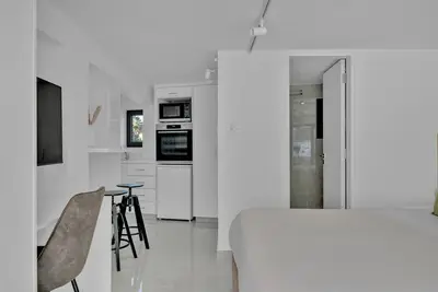 Image de Phaedrus Living: Alkminis Luxury Flat Litore