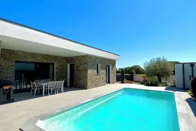 Image de Villa 105 M2 Piscine & Jardin PRIVÉ 5 mn Mer, 20mn montagne, Borne voiture Élec.