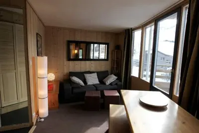 Appartement cosy 6 pers, proche centre et pistes avec balcon, Wifi et casier à skis