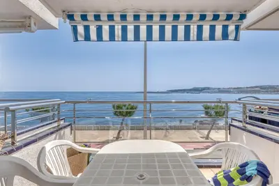 Image de Apto. Frontmar - Wifi, piscina comunitaria, 1ÂŞ linea de mar, vistas panoramicas.