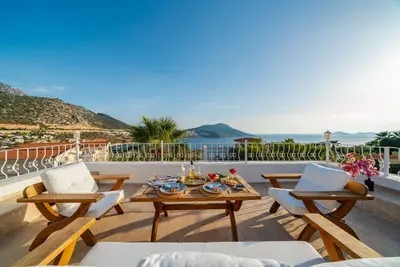 Image de Villa Olivia is on the corner of one of the prettiest streets in Kalkan