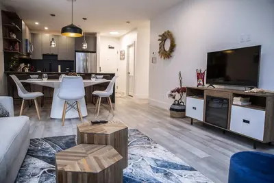 Image de Revelstoke Marvel - Two Bedroom with Hot Tub