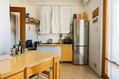Image de Two bedroom flat with hill views and free parking