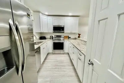 Image de Spacious condo with a lovely view of the lagoon!