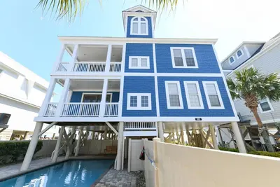 Image de 7 Br Oceanfront House with Heated Private Pool in Garden City! Out of Office