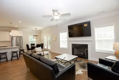 Image de Great Location! 4 Bed / 4. 5 Bath House in Pinehurst!
