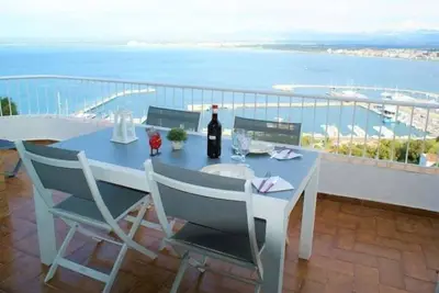 Image de Magnifique appartement avec vue spectaculaire sur la mer Av 50