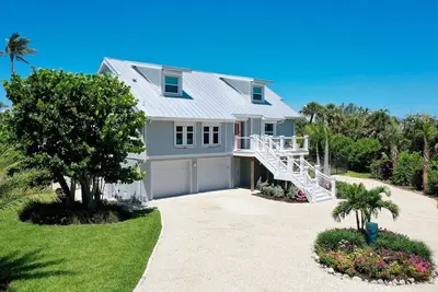 Image de The Seahorse Garden: Pet-Friendly Home with Pool!