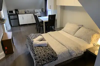Image de Furnished Roomy Bachelor Apartment