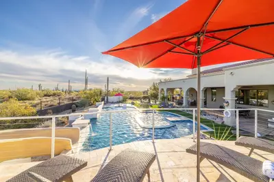 Image de Secluded Scottsdale Oasis | Pool, Spa & Theater
