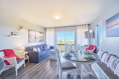 Image de Beach Haven - Walk to town & beach, Amazing Views