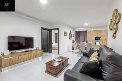 Wonderful 2br home, w/ comfy sofa, Smart Tv & Wifi