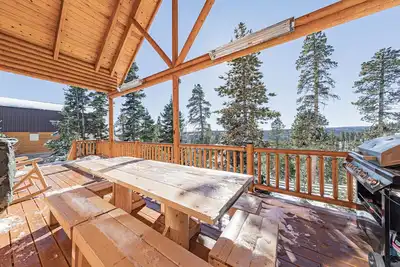 Image de Forest View Retreat 4 Bdrm 3. 5 Bths, fantastic views, Wood burning fireplace