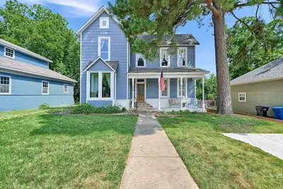 Image de Historic home half a mile from Downtown Denison and minutes to Lake Texoma.