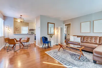 Image de Centrally Located Burbank Duplex Near Hollywood!