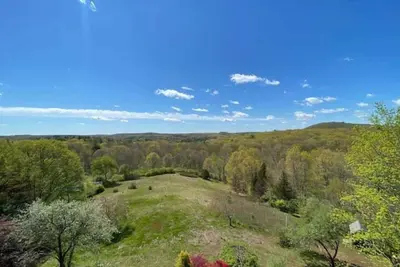 Image de Jim & Pat’s Litchfield Hills Lookout on 4. 3 acres