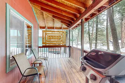 Image de Dog-friendly pine surrounded cabin near mountains & Lake Wallowa - large deck