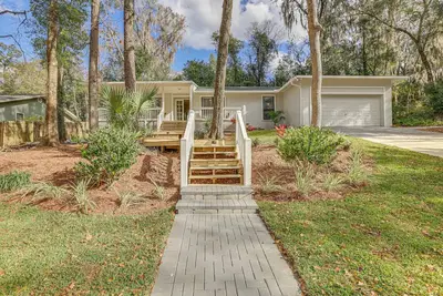Image de Sunny Gainesville Home ~ Half-Mi to Uf Campus!