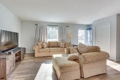 Image de Home w/ Fire Pit & Sunroom: 9 Mi to Downtown Akron