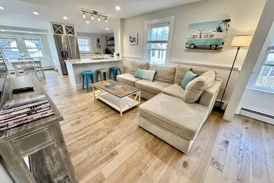 Image de Walk to town/beach/pickleball courts; cozy & clean
