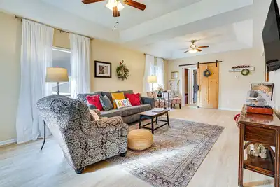 Image de Zanesville Apartment w/ Porch - 3 Mi to Downtown!
