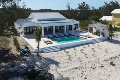 Image de Aquamarine Villa, Newly Built Designer Home, Centrally Located on Tar Bay