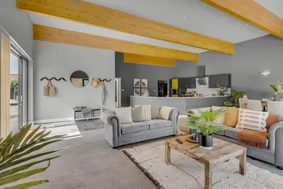 Image de Spacious, stylish 4bed home w\/patio, garden & parking