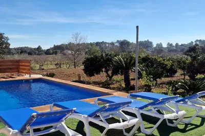 Image de Finca con piscina rodeada de naturaleza