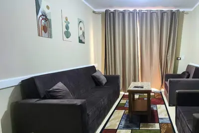 Image de cozy warm apartment\/queen bed \/heating\/wi-fi\/ac\/free parking\/smart tv\/quiet area