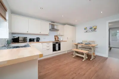 Image de Modern 3 bed w/ parking & garden