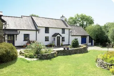 Image de Henfaes Isaf - Tranquil 16th Century Farmhouse near Snowdonia