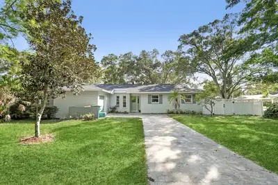 Image de Cozy 3br 2 Bath Home! with Hot Tub! Located Close to the beaches and Dtsp