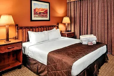 Image de 2br condo just south of downtown