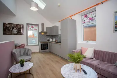 Image de Discover coastal comfort in our 2-bedroom apartment on North Parade Street, Whitley Bay